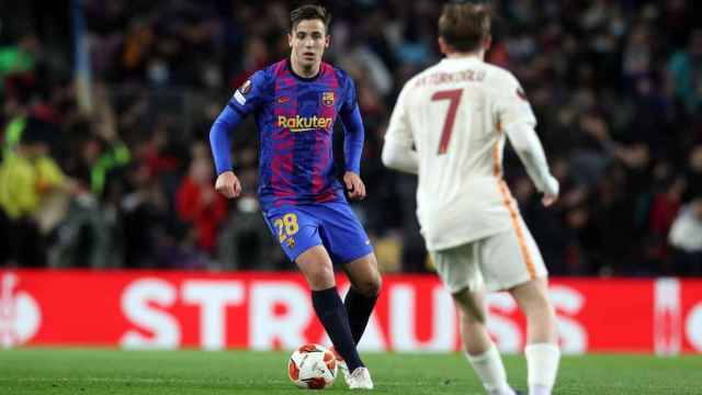 Nico conduce el balón en el Barça-Galatasaray del Camp Nou / FCB