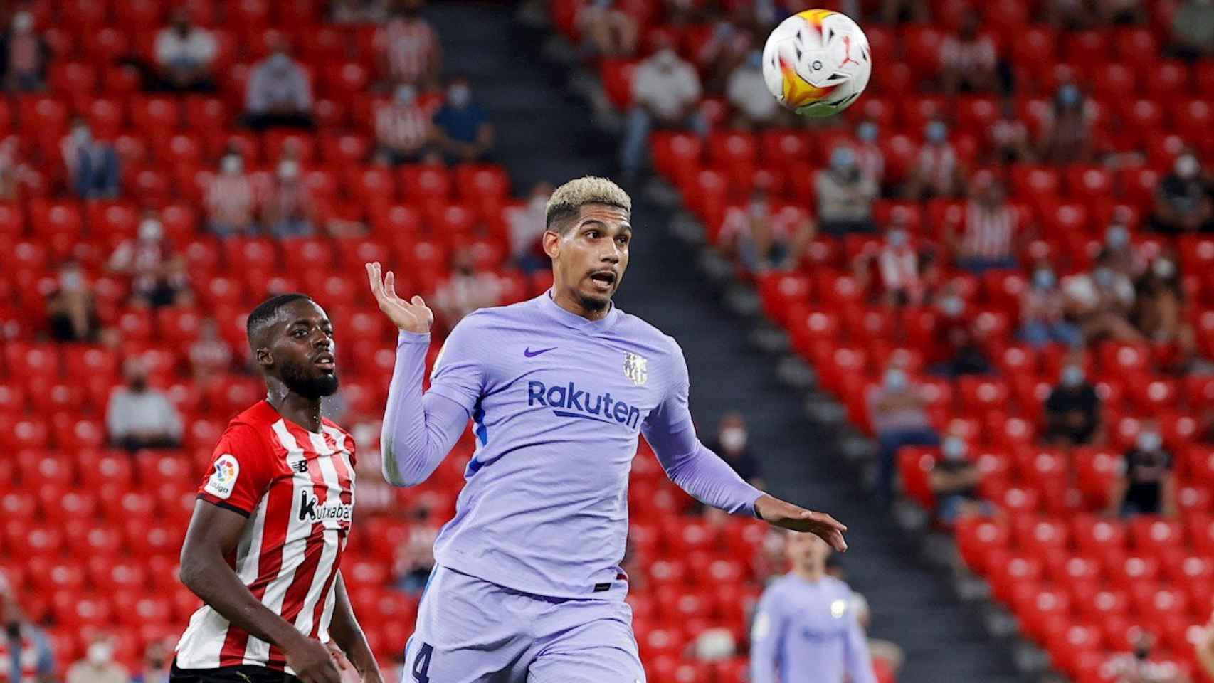 Ronald Araújo, protagonista de la polémica jugada que pudo cambiar el Athletic-Barça / EFE