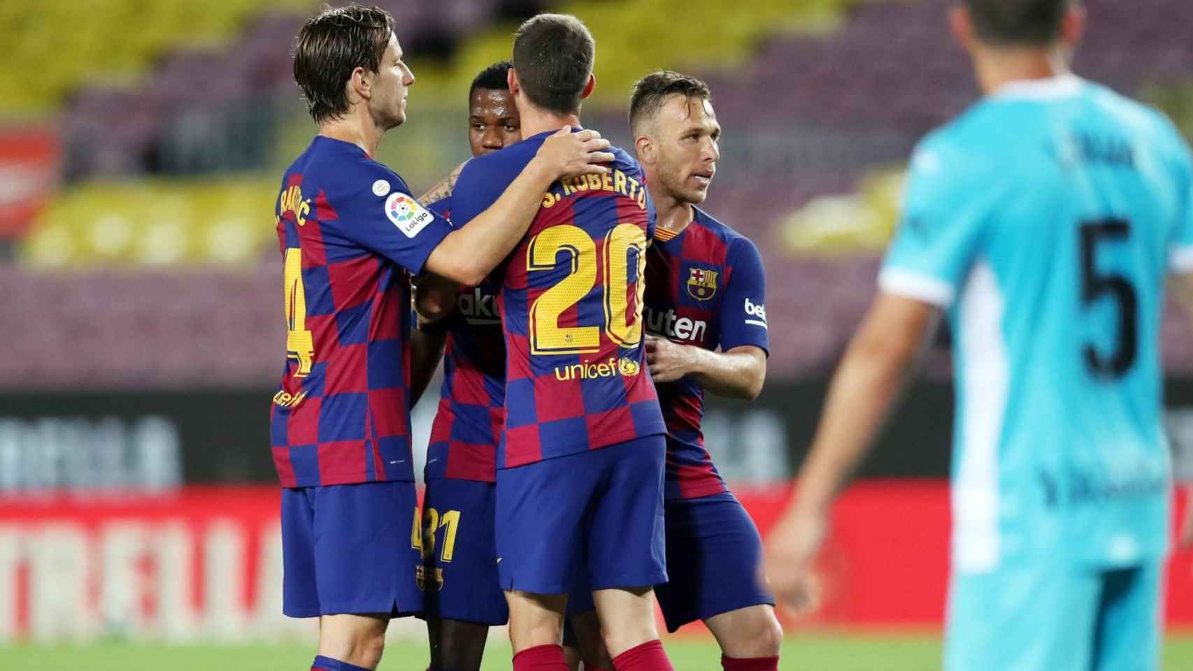 Ivan Rakitic, Sergi Roberto y Arthur Melo celebrando el gol de Ansu Fati contra el Leganés / FC Barcelona