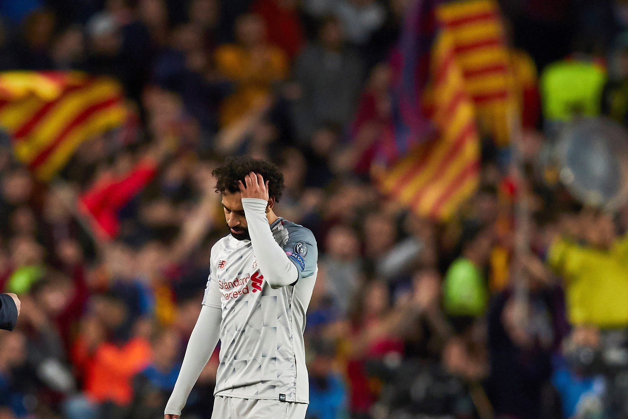 Salah lamentando una ocasión en el Camp Nou / EFE