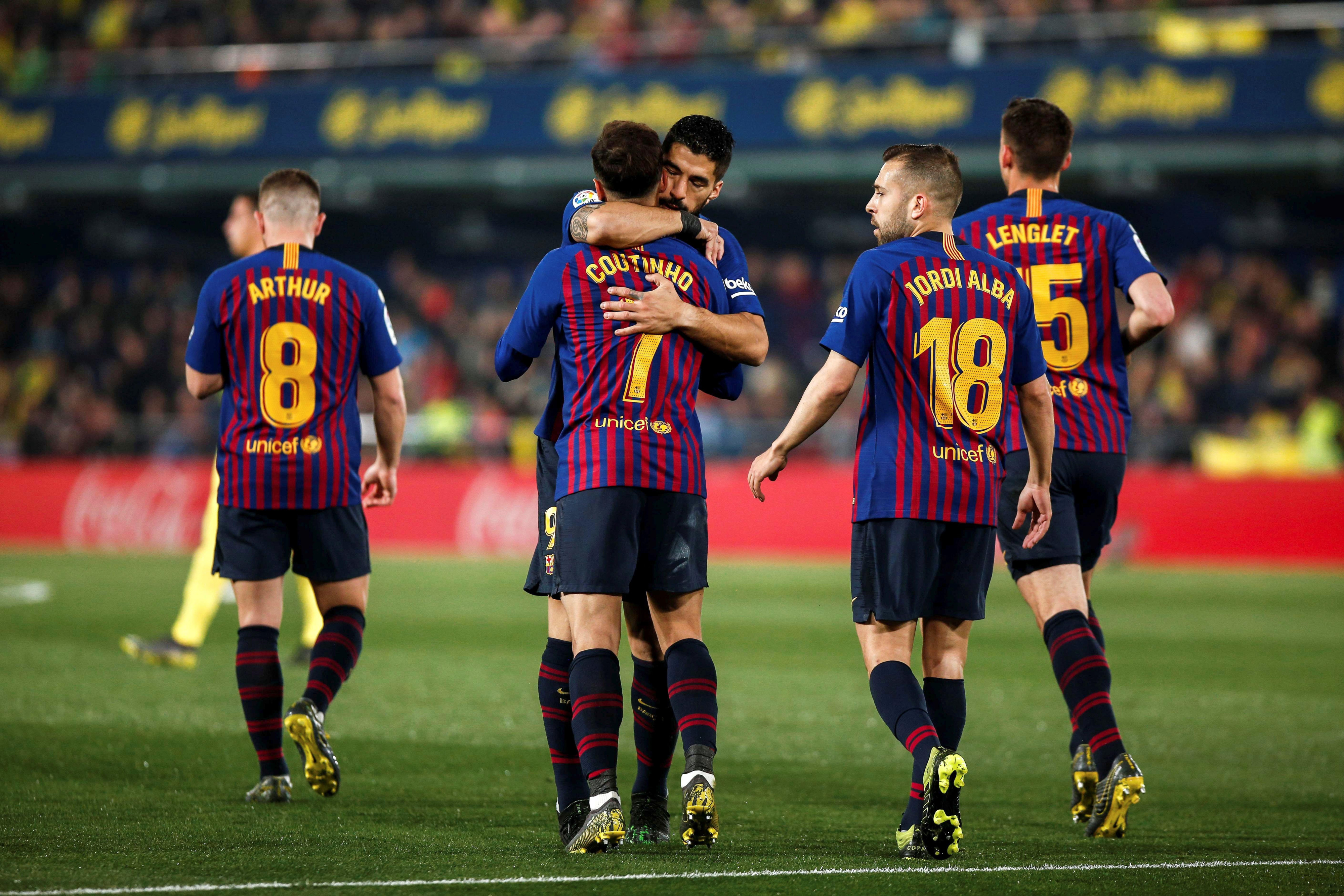 Una foto de Luis Suárez con Philippe Coutinho tras marcar ante el Villarreal / EFE