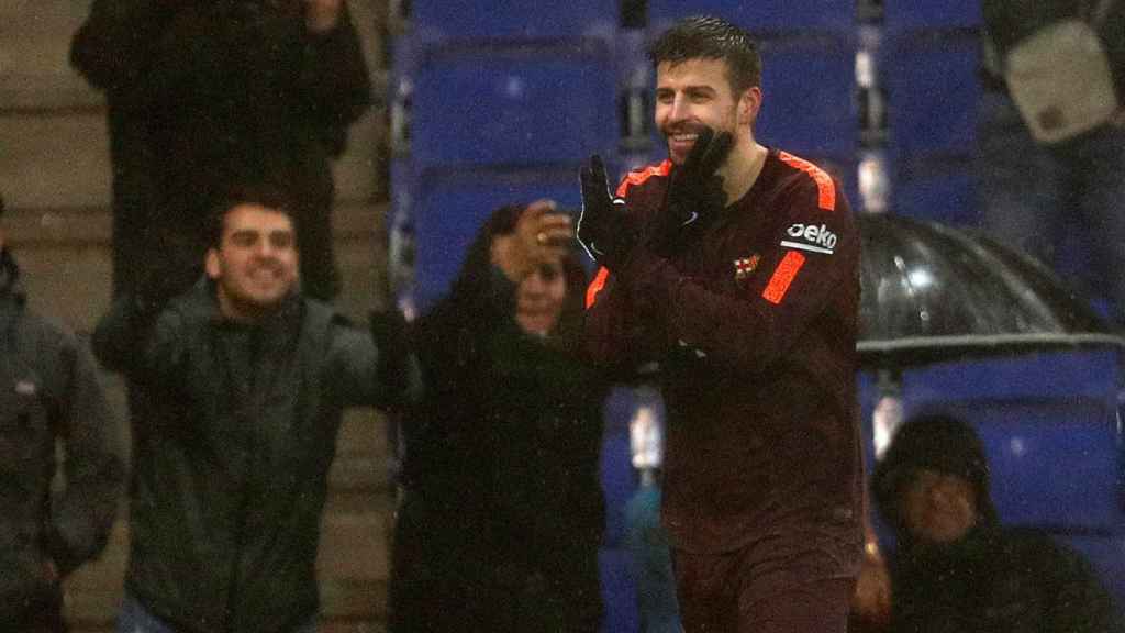 Gerard Piqué celebra su último gol en Cornellà-El Prat / EFE