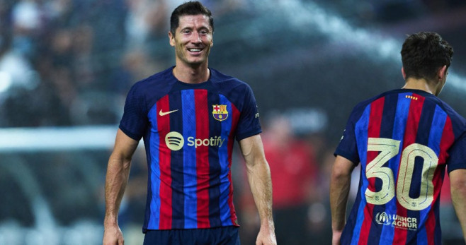 Robert Lewandowski, junto a Gavi en la imagen, debuta con el Barça frente al Real Madrid en el clásico de Las Vegas / FCB