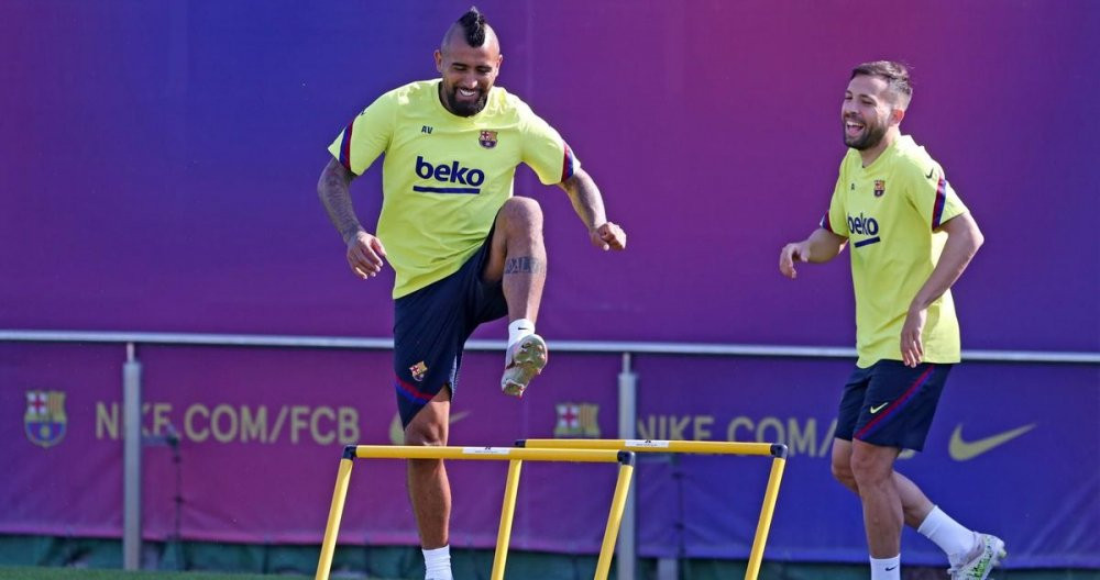 Arturo Vidal y Jordi Alba durante un entrenamiento /FCB