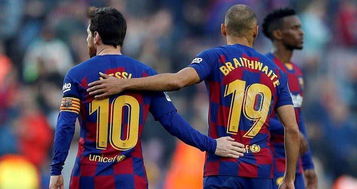 Messi y Braithwaite durante el partido frente al Eibar / EFE