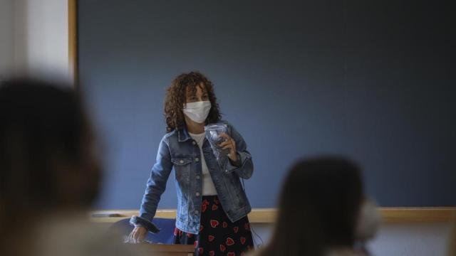 Docentes dando clase en plena pandemia / EP