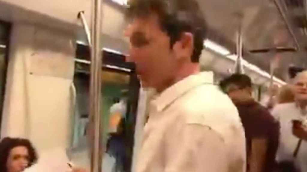 Predicador 'indepe' en el metro de Barcelona / TWITTER