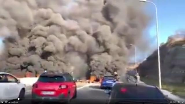 La protesta independentista ha provocado una enorme humareda contaminante el Berga