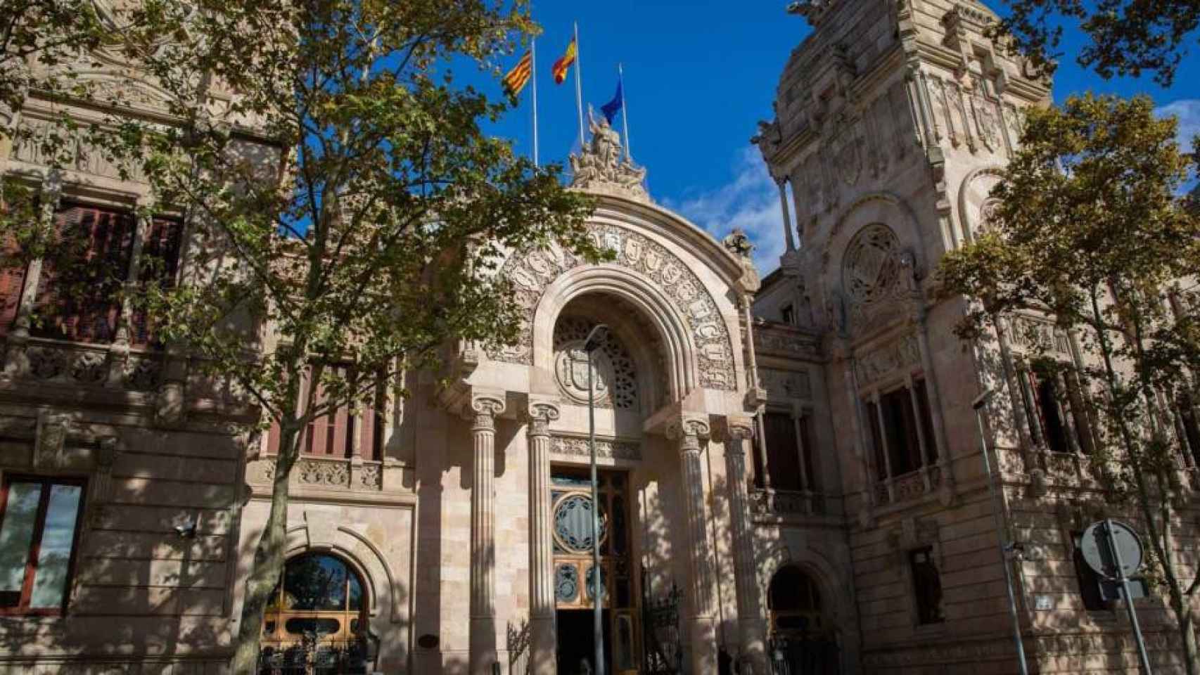 Audiencia de Barcelona, donde un hombre ha aceptado cuatro años de cárcel por drogar y abusar de una menor / EP