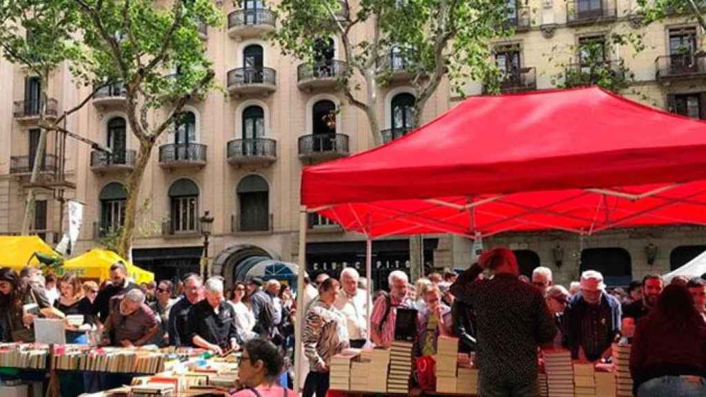 La jornada de Sant Jordi en Las Ramblas / EP