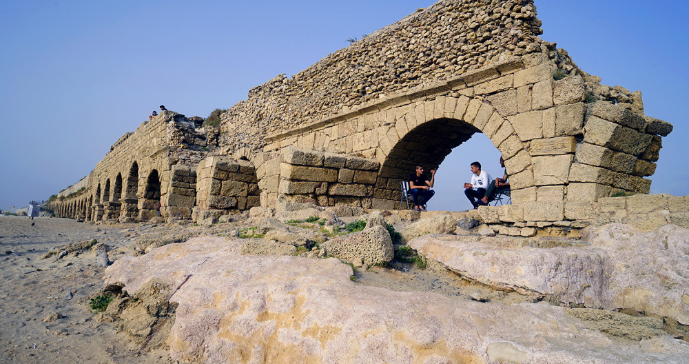 El acueducto es uno de los restos más impresionantes de Cesarea Marítima / Yolanda Cardo