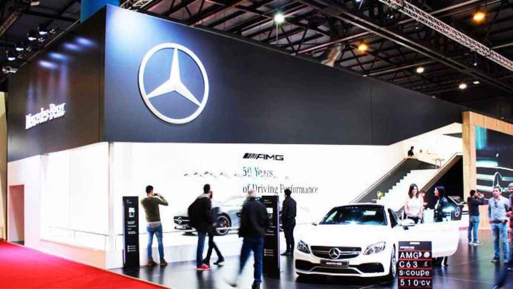 Imagen de un estand de Mercedes-Benz, que ha cancelado un encuentro en Barcelona, en una edición pasada del Salón del Automóvil de Ginebra / WAGG