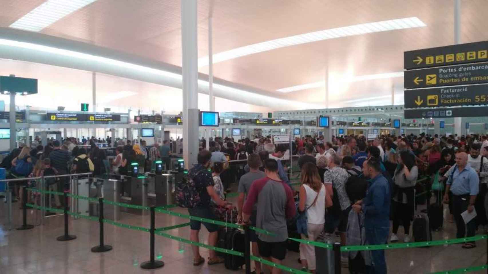 Colas en el aeropuerto del Prat durante la huelga de celo de Eulen / CG