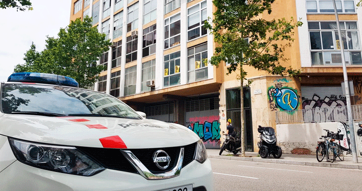 La oficina de Glovo en Barcelona, vigilada por la policía tras la muerte del repartidor Pujan el fin de semana / CG