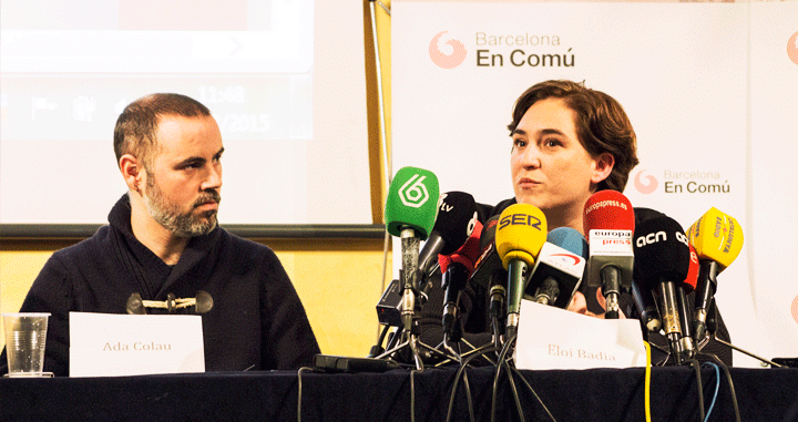 Eloi Badia, edil de Presidencia y 'cerebro' de la 'funeraria exprés', con la alcaldesa, Ada Colau / CG