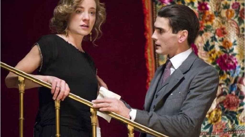 Ángela Cremonte y Yon González caracterizados en sus papeles de 'Las chicas del cable' / CG