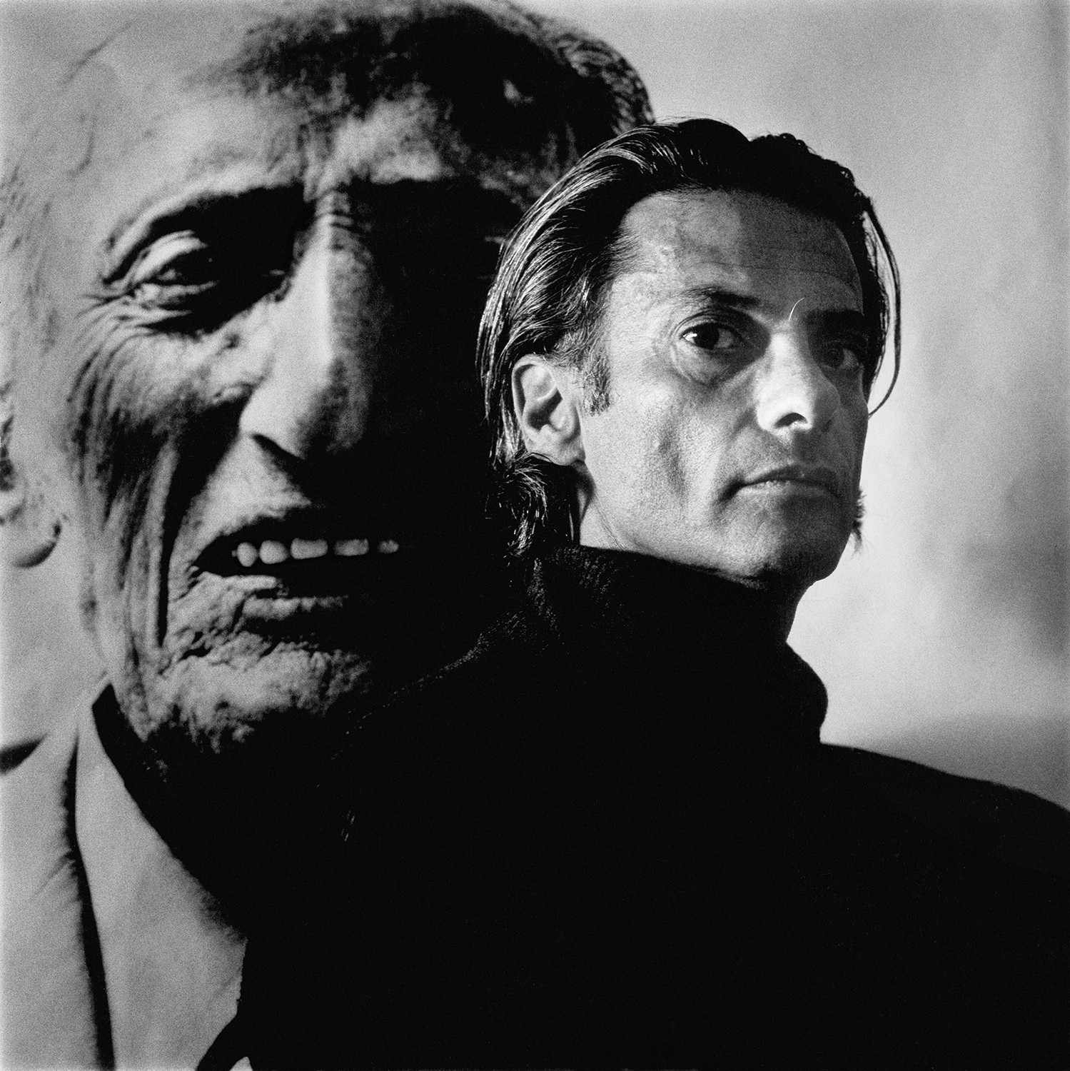 Avedon junto a un retrato de su padre / GIDEON LEWIN