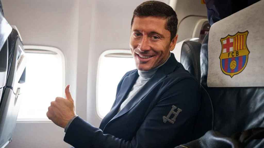 Lewandowski, durante uno de los viajes del Barça por Europa / FCB