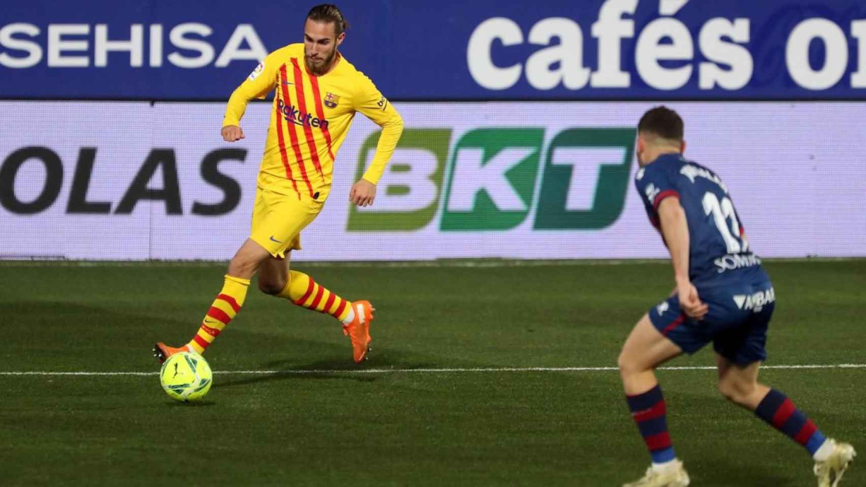 Mingueza sustituyó a Dest en Huesca / FC BARCELONA