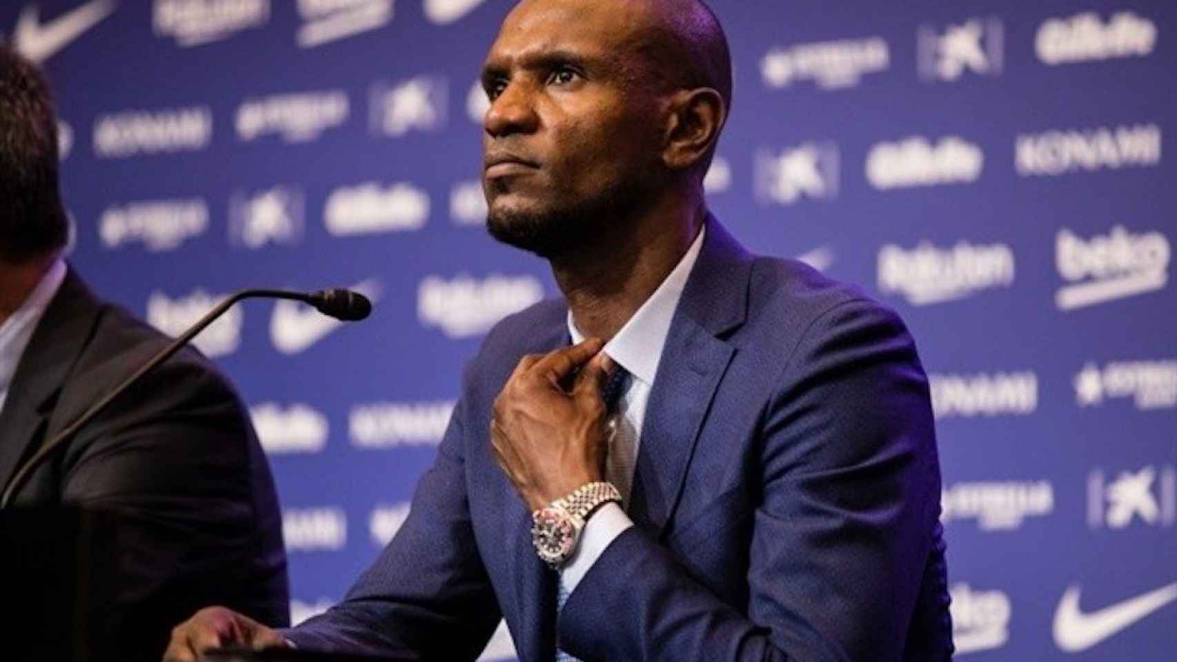 Una foto de Eric Abidal en rueda de prensa / FCB