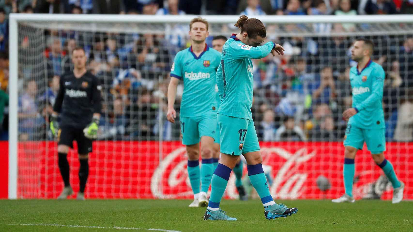 Los jugadores del Barça después del primer gol de la Real Sociedad / EFE