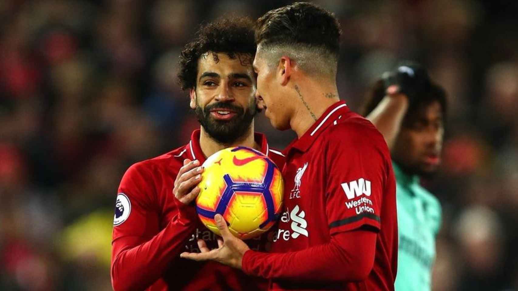 Mohamed Salah y Roberto Firmino en un partido del Liverpool en la Premier League / EFE