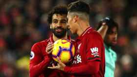 Mohamed Salah y Roberto Firmino en un partido del Liverpool en la Premier League / EFE