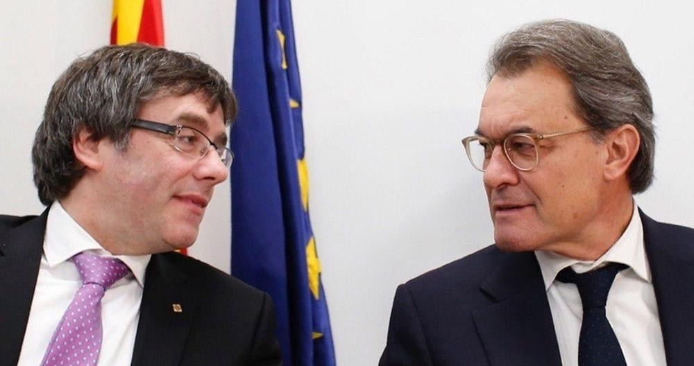 Carles Puigdemont (i) y Artur Mas (d) en una imagen de archivo / EFE