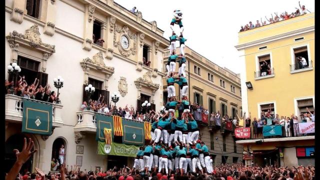 El agresor de la reportera en Vilafranca formaba parte de una colla castellera como la que se ve en la imagen