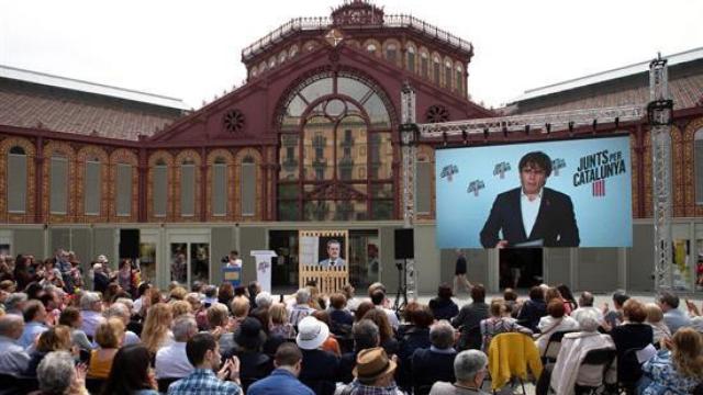 Imagen de la última aparición pública de Carles Puigdemont a través de una videoconferencia desde Bélgica en un acto de campaña de JxCat / EFE
