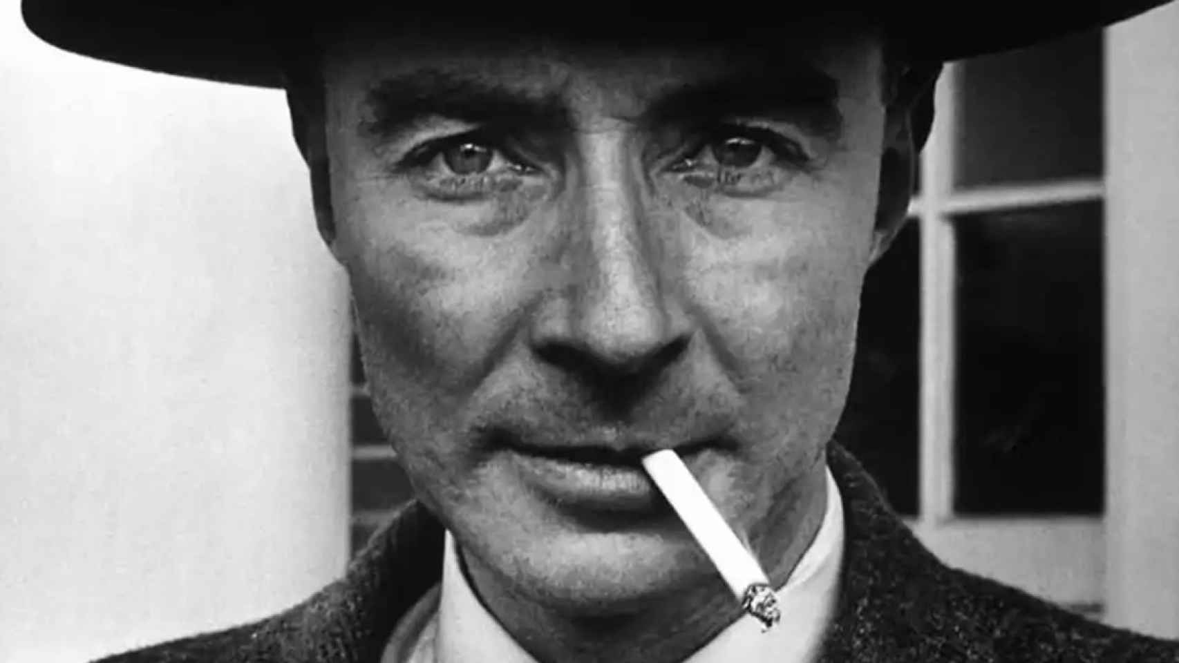 El físico Robert Oppenheimer, biografiado en 'Prometeo americano'