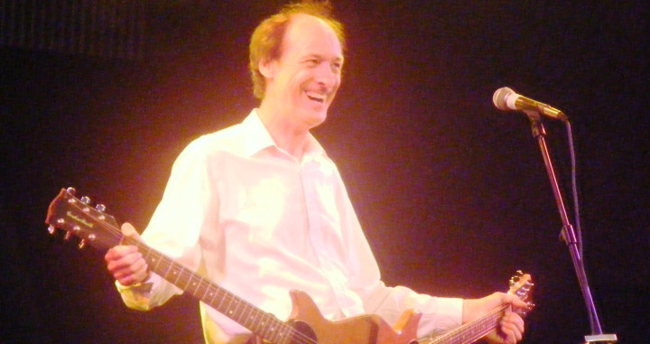 John Otway, en una de sus actuaciones / WIKIPEDIA