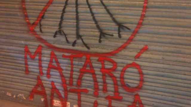 Pintada en un ateneo okupa de Mataró / TWITTER