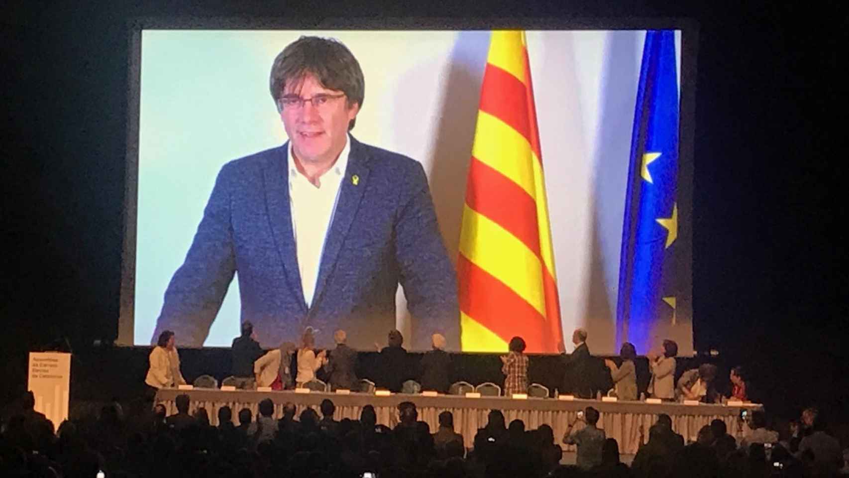 Carles Puigdemont, en videoconferencia con la autodemoninada asamblea de cargos electos / EUROPA PRESS