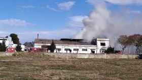 Incendio de la nave okupada en Sant Pere de Ribes / CG