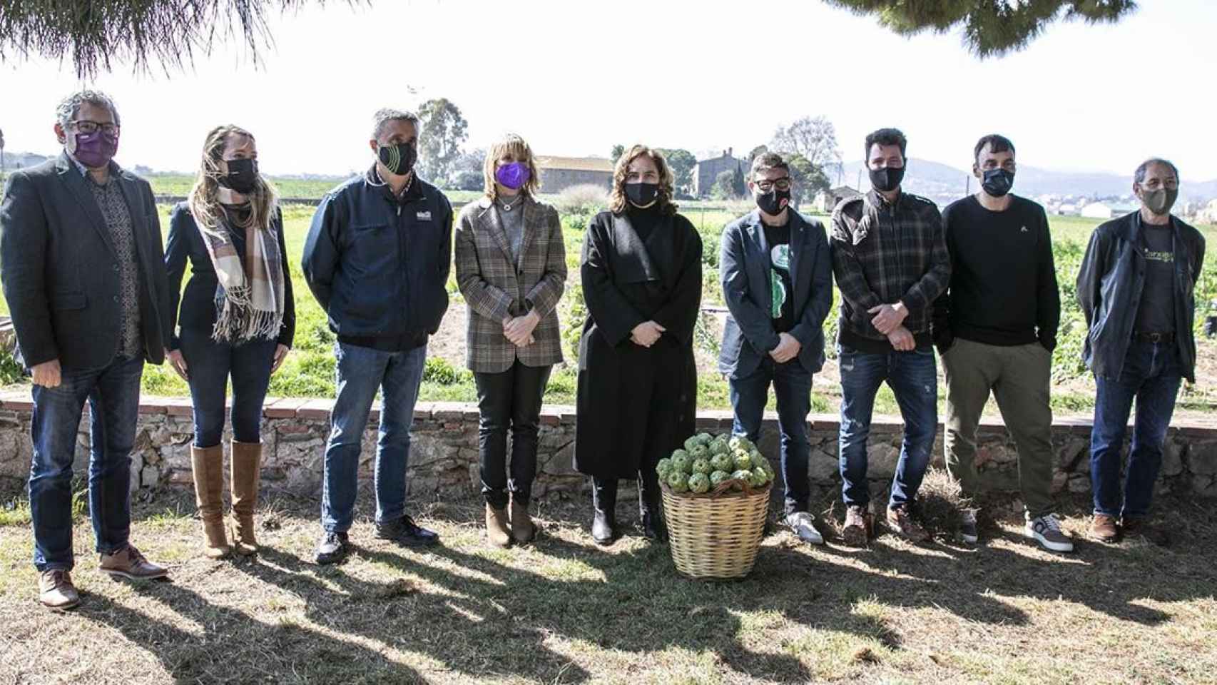 La presidenta del AMB, Ada Colau, el alcalde del Prat, Lluís Mijoler y la alcaldesa de Sant Boi, Lluïsa Moret, en el acto de presentación de la campaña El Prat y Sant Boi, capitales mundiales de la alcachofa / EP