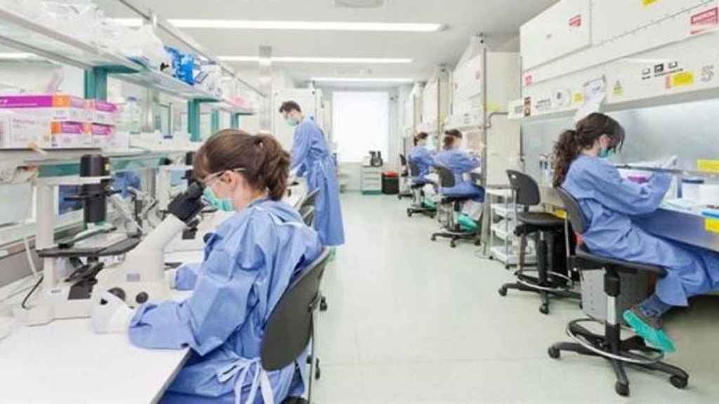 Imagen de los laboratorios de un instituto de investigación, que el Govern quiere proteger para evitar la 'fuga de cerebros' / CG