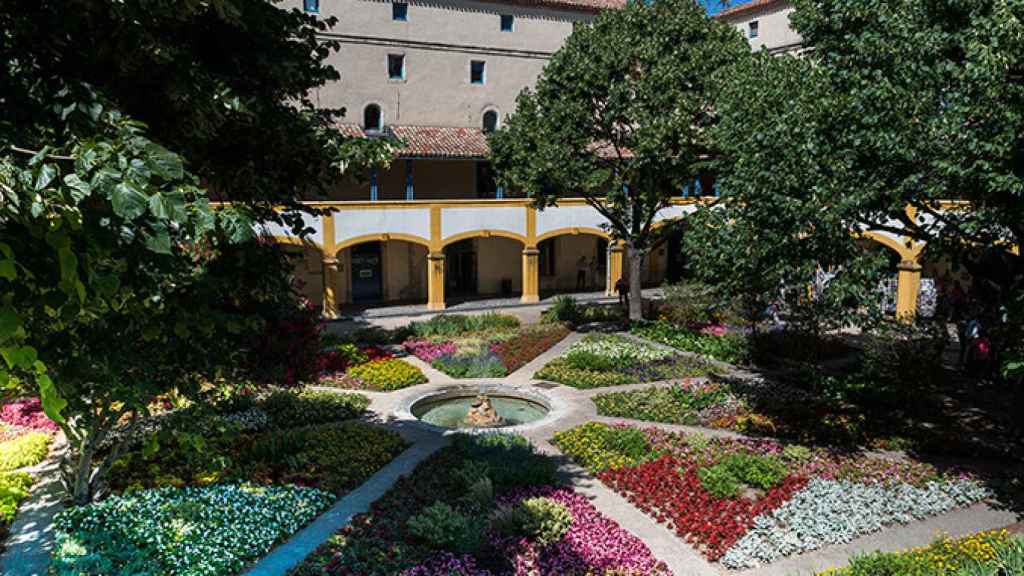 Antiguo Hospital Arlés / ©LIONEL-ROUX