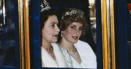 La reina Isabel II y Lady Di