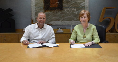 Xavier Vilajoana, presidente de APCE, y Carme Trilla, presidenta Hàbitat3