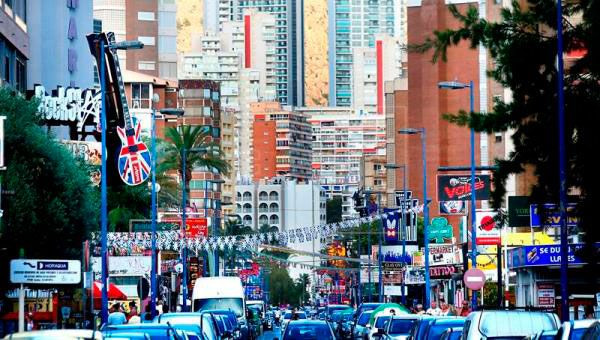 Calle de ocio británico en Benidorm