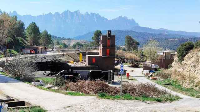 El circuito y centro de emergencias de Can Padró, con la montaña de Montserrat de fondo / CG