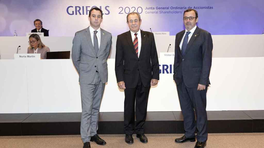 El coconsejero delegado de Grifols, Víctor Grífols Deu; el presidente de Grifols, Victor Grífols, y el coconsejero delegado de Grifols, Raimon Grífols Roura