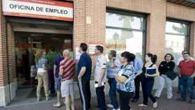 Imagen de archivo de una oficina de los Servicios Públicos de Empleo Estatal de la Comunidad de Madrid, donde han acudido 27.800 personas en septiembre / EFE