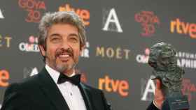 El actor argentino Ricardo Darín, posa con el Goya que ganó en 2015 por 'Truman' / EFE