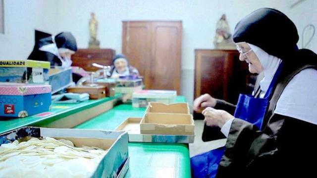 Monjas fabrican hostias en Cuba