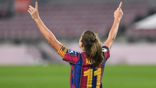 Alexia Putellas celebrando el primer gol del Barça Femenino en el Camp Nou en una competición oficial / FC BARCELONA