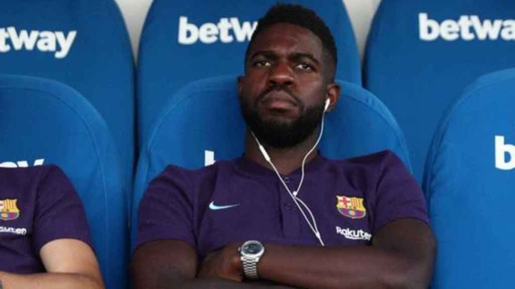 Samuel Umtiti en el banquillo del Barça / EFE