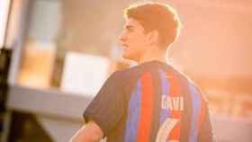 Gavi, luciendo el dorsal '6' por algunas semanas / FCB