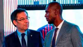 Bartomeu con Abidal en una imagen de archivo / Redes